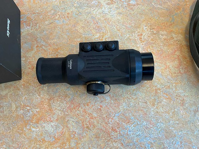 Diverse nachtzichtapparatuur - afbeelding 17 van  18