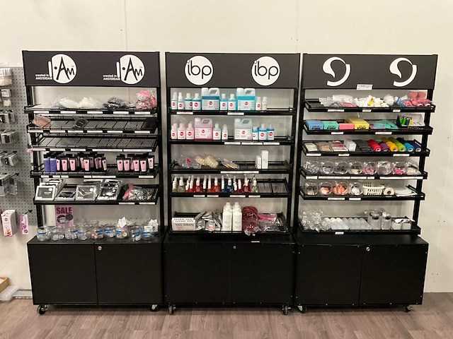 Diverse nagelverzorgingsproducten - afbeelding 1 van  1