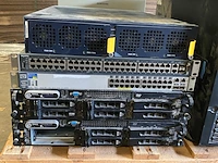 Diverse netwerkswitches en rackservers - afbeelding 3 van  10
