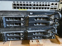 Diverse netwerkswitches en rackservers - afbeelding 5 van  10