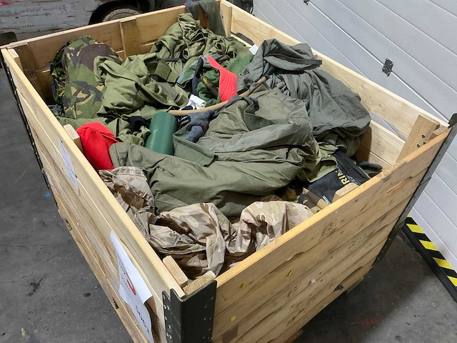 Diverse nl legerkleding - afbeelding 4 van  4