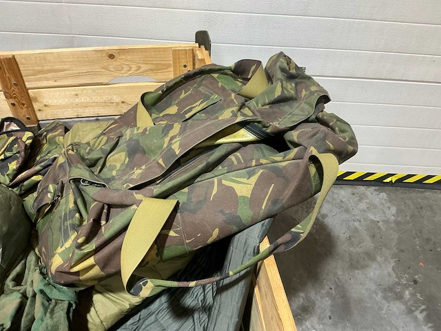 Diverse nl legerkleding - afbeelding 4 van  5
