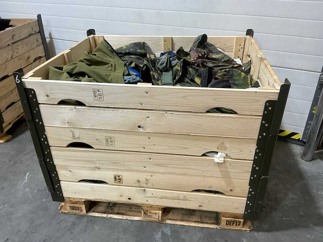 Diverse nl legerkleding - afbeelding 1 van  6