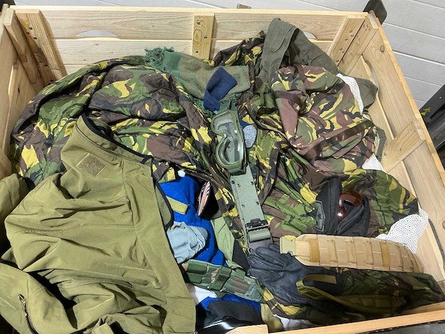 Diverse nl legerkleding - afbeelding 4 van  6