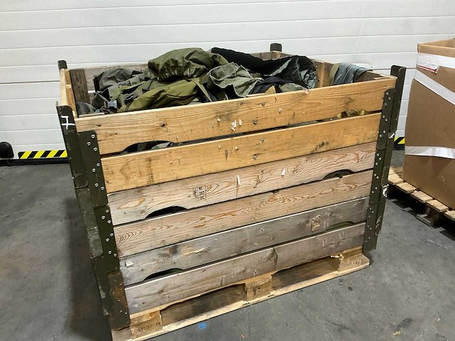 Diverse nl legerkleding - afbeelding 1 van  5