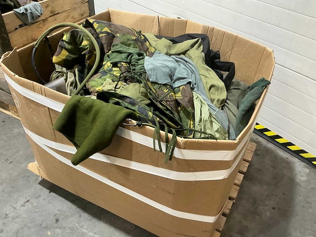 Diverse nl legerkleding - afbeelding 3 van  6