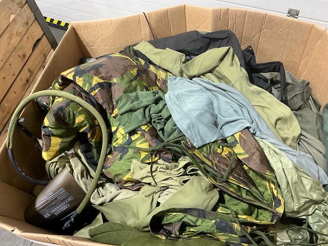 Diverse nl legerkleding - afbeelding 4 van  6