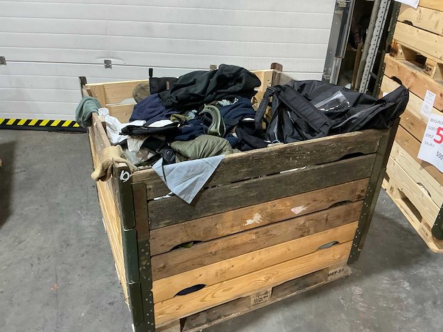 Diverse nl legerkleding - afbeelding 1 van  6