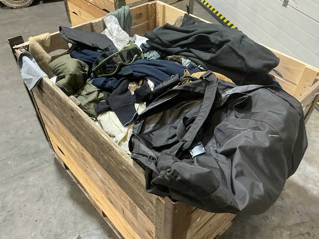 Diverse nl legerkleding - afbeelding 3 van  6