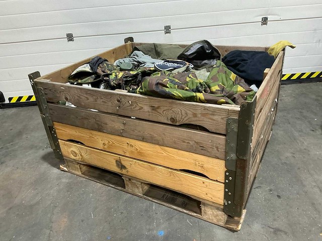 Diverse nl legerkleding - afbeelding 1 van  5