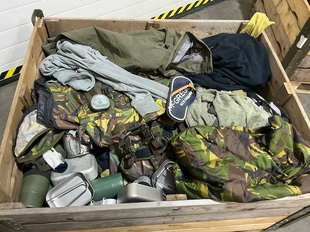 Diverse nl legerkleding - afbeelding 3 van  5