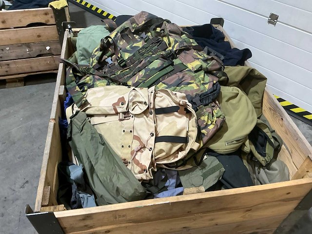 Diverse nl legerkleding - afbeelding 2 van  4