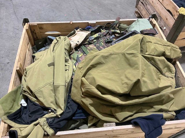 Diverse nl legerkleding - afbeelding 3 van  4