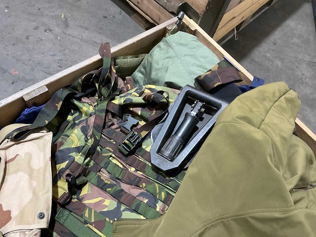 Diverse nl legerkleding - afbeelding 4 van  4