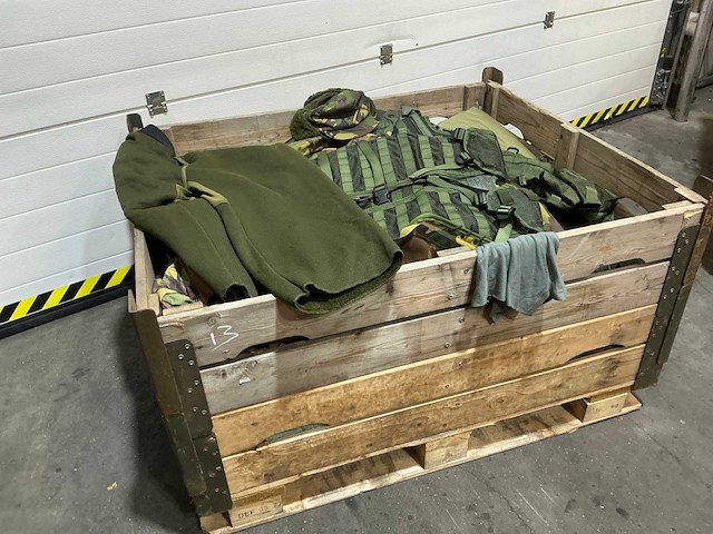 Diverse nl legerkleding - afbeelding 2 van  8