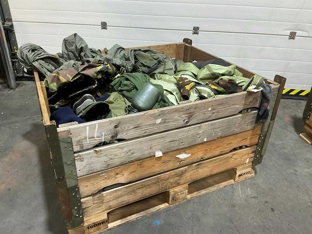 Diverse nl legerkleding - afbeelding 1 van  7