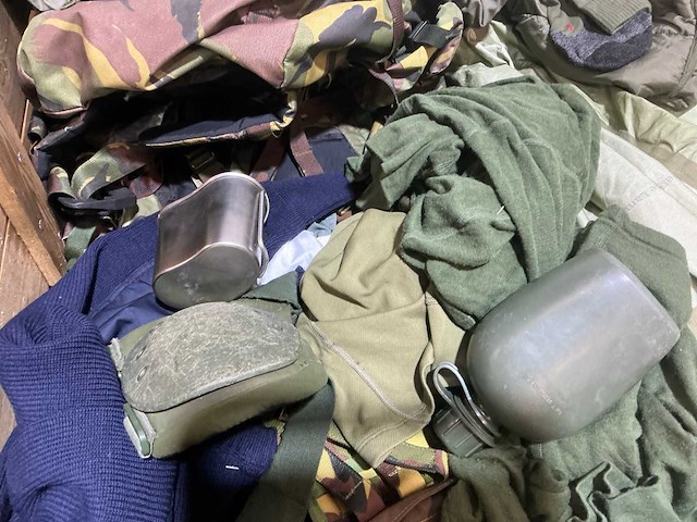 Diverse nl legerkleding - afbeelding 4 van  7