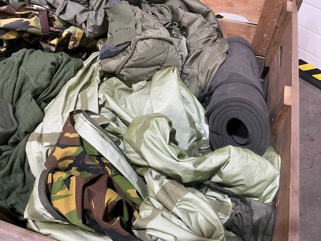 Diverse nl legerkleding - afbeelding 5 van  7