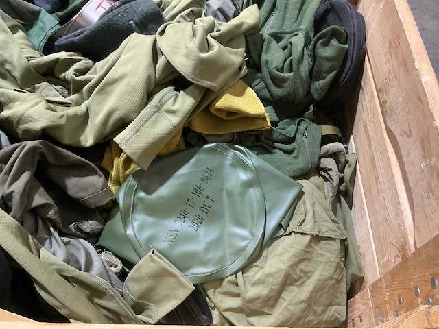 Diverse nl legerkleding - afbeelding 5 van  6