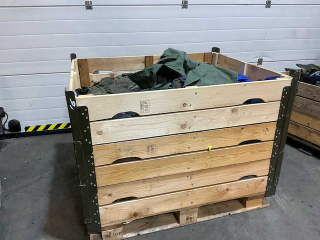 Diverse nl legerkleding - afbeelding 1 van  4