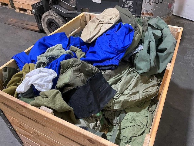 Diverse nl legerkleding - afbeelding 4 van  4