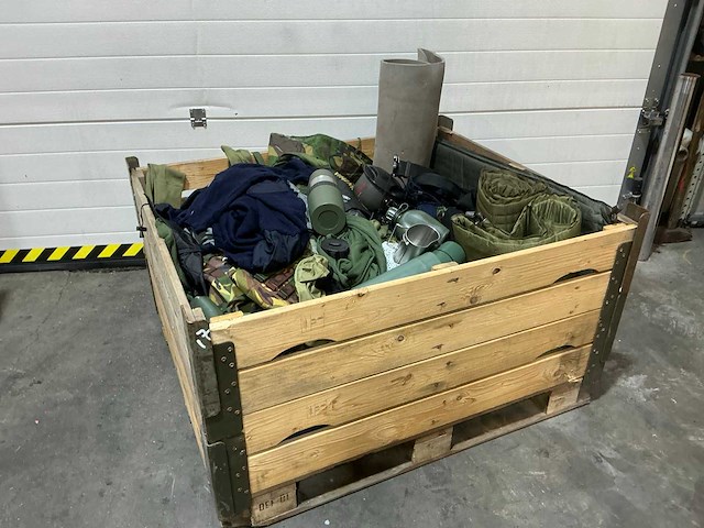 Diverse nl legerkleding - afbeelding 1 van  7