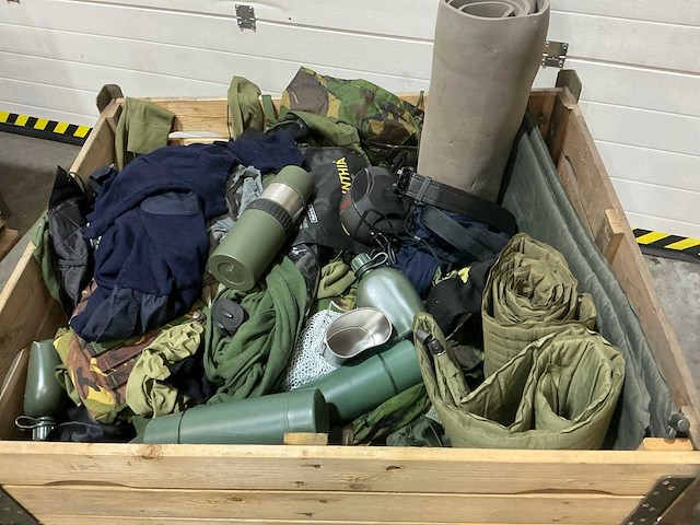 Diverse nl legerkleding - afbeelding 3 van  7