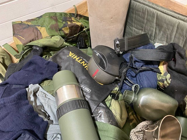 Diverse nl legerkleding - afbeelding 7 van  7