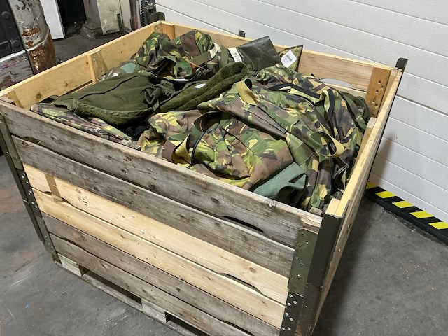 Diverse nl legerkleding - afbeelding 2 van  7