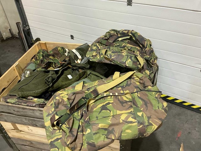 Diverse nl legerkleding - afbeelding 4 van  7
