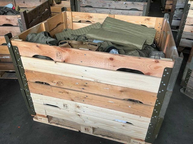 Diverse nl legerkleding - afbeelding 1 van  5