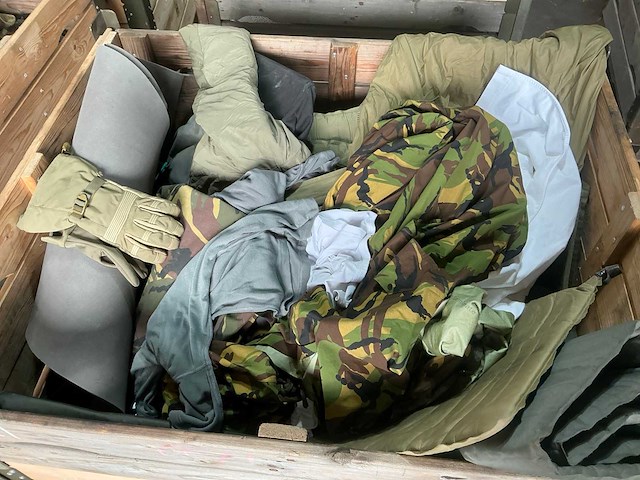 Diverse nl legerkleding - afbeelding 2 van  4