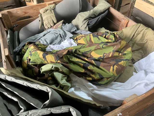 Diverse nl legerkleding - afbeelding 4 van  4