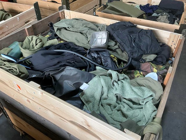 Diverse nl legerkleding - afbeelding 2 van  6