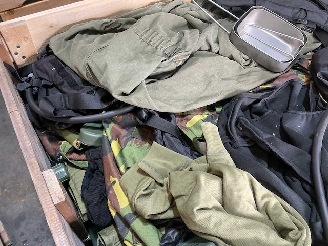 Diverse nl legerkleding - afbeelding 4 van  6