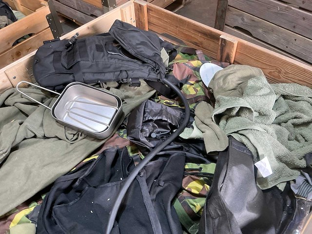 Diverse nl legerkleding - afbeelding 5 van  6