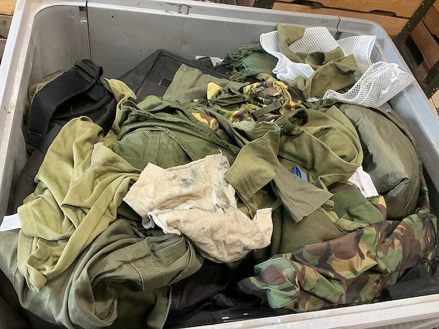 Diverse nl legerkleding - afbeelding 2 van  4