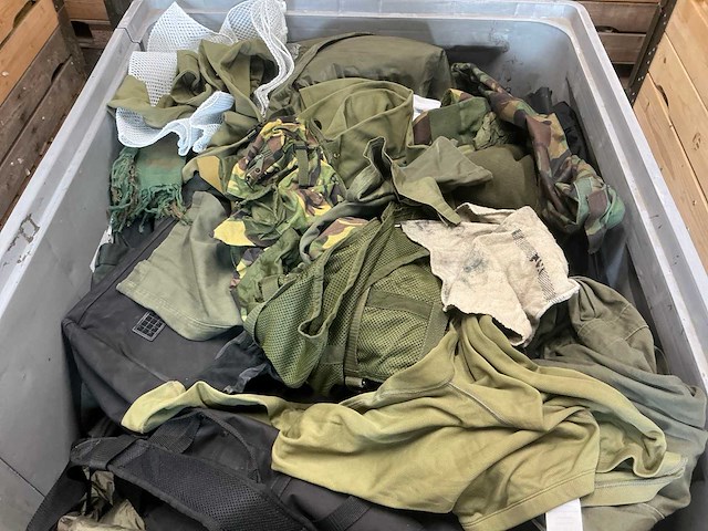 Diverse nl legerkleding - afbeelding 3 van  4