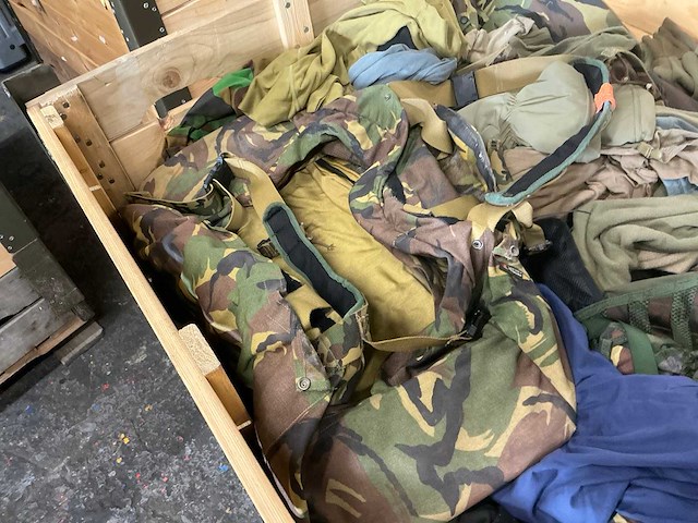 Diverse nl legerkleding - afbeelding 4 van  5