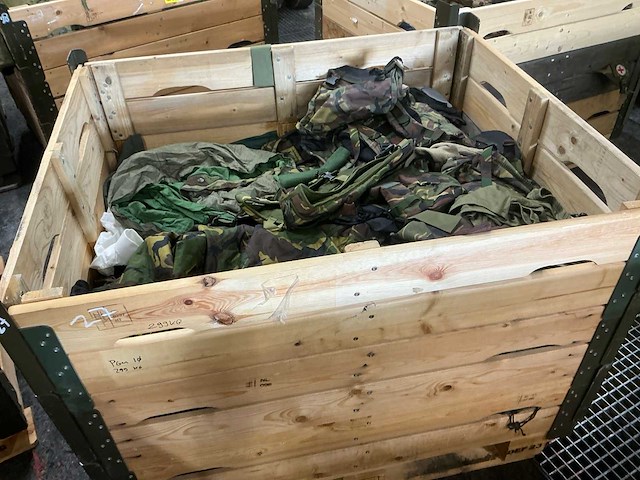 Diverse nl legerkleding - afbeelding 1 van  5
