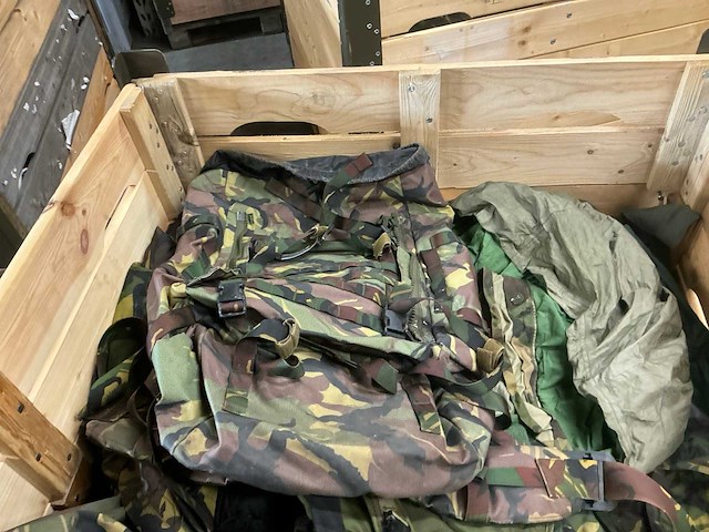 Diverse nl legerkleding - afbeelding 4 van  5