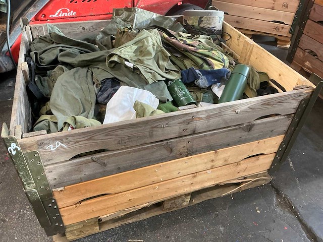 Diverse nl legerkleding - afbeelding 1 van  7