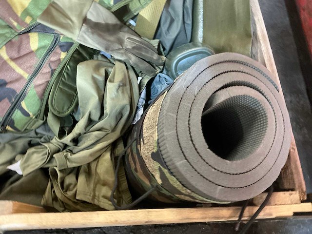 Diverse nl legerkleding - afbeelding 4 van  7