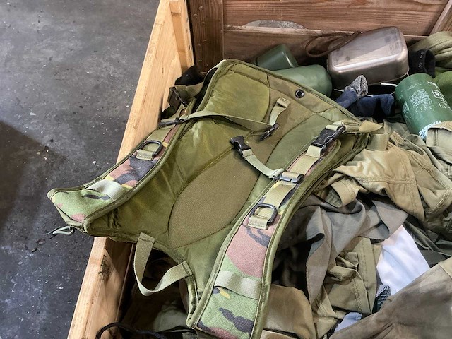 Diverse nl legerkleding - afbeelding 6 van  7