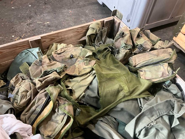 Diverse nl legerkleding - afbeelding 7 van  7
