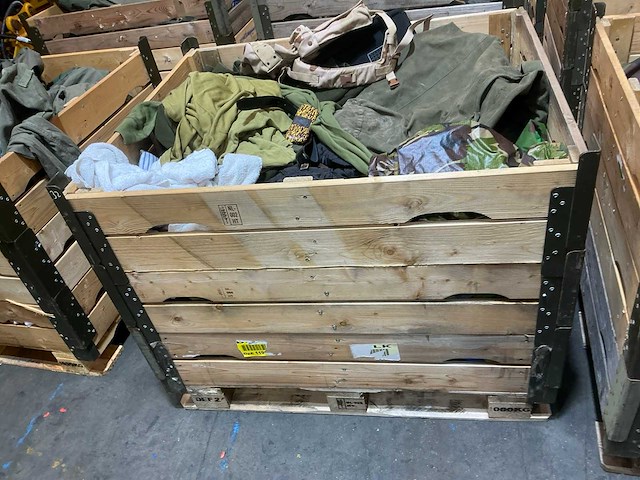 Diverse nl legerkleding - afbeelding 1 van  8