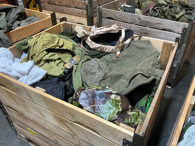 Diverse nl legerkleding - afbeelding 2 van  8