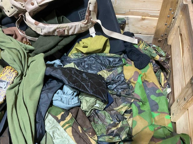 Diverse nl legerkleding - afbeelding 5 van  8