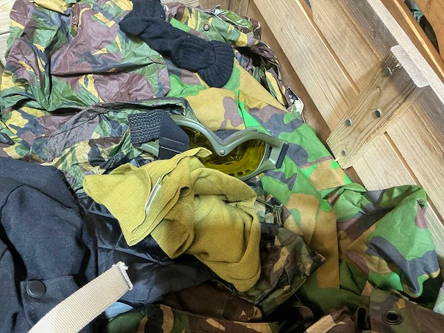 Diverse nl legerkleding - afbeelding 8 van  8