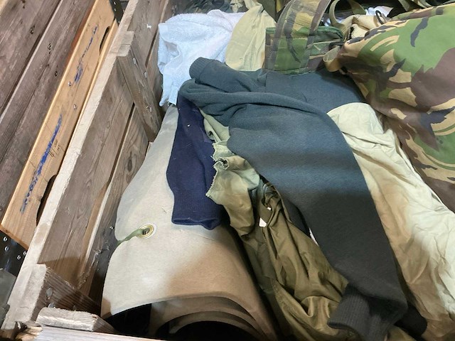 Diverse nl legerkleding - afbeelding 3 van  5